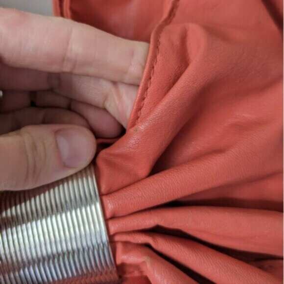 Large coral bow faux leather hobo bag - Picture 5 of 8